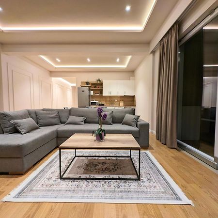 Villa With Garden And Veranda Berat Luaran gambar