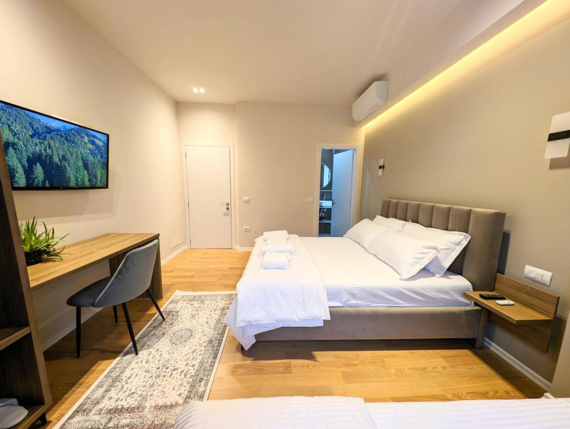 Villa With Garden And Veranda Berat Luaran gambar