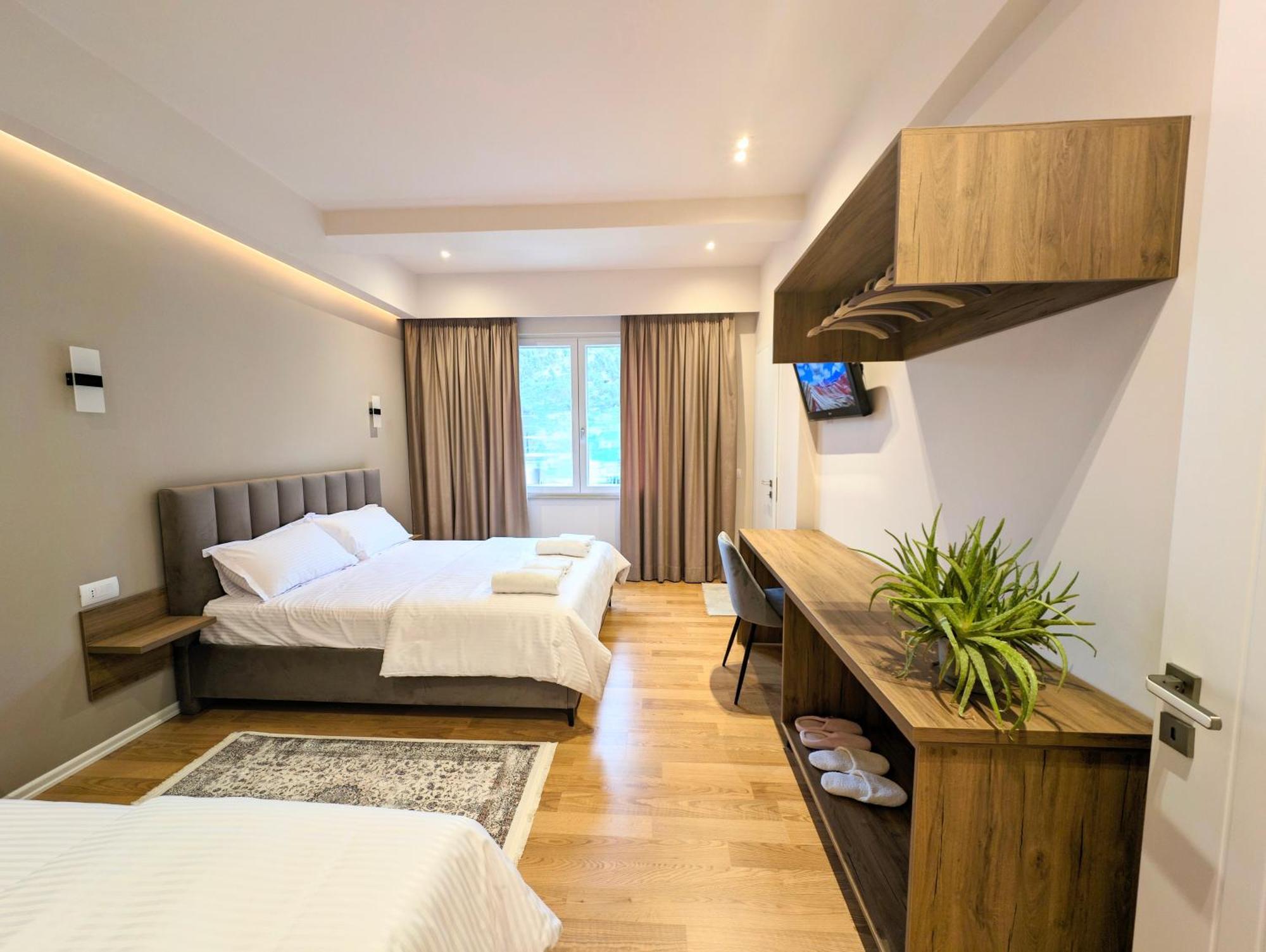 Villa With Garden And Veranda Berat Luaran gambar