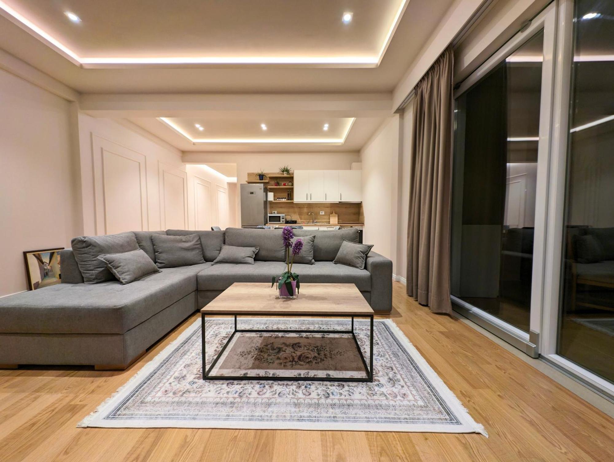 Villa With Garden And Veranda Berat Luaran gambar